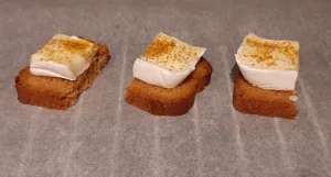 Toasts pain d'épices camembert
