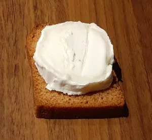 Toast pain d'épices chèvre miel