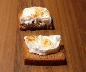 Toast pain d'épices chèvre miel