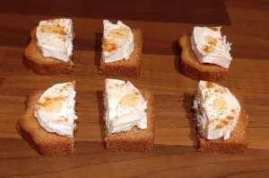 Toast pain d'épices chèvre miel