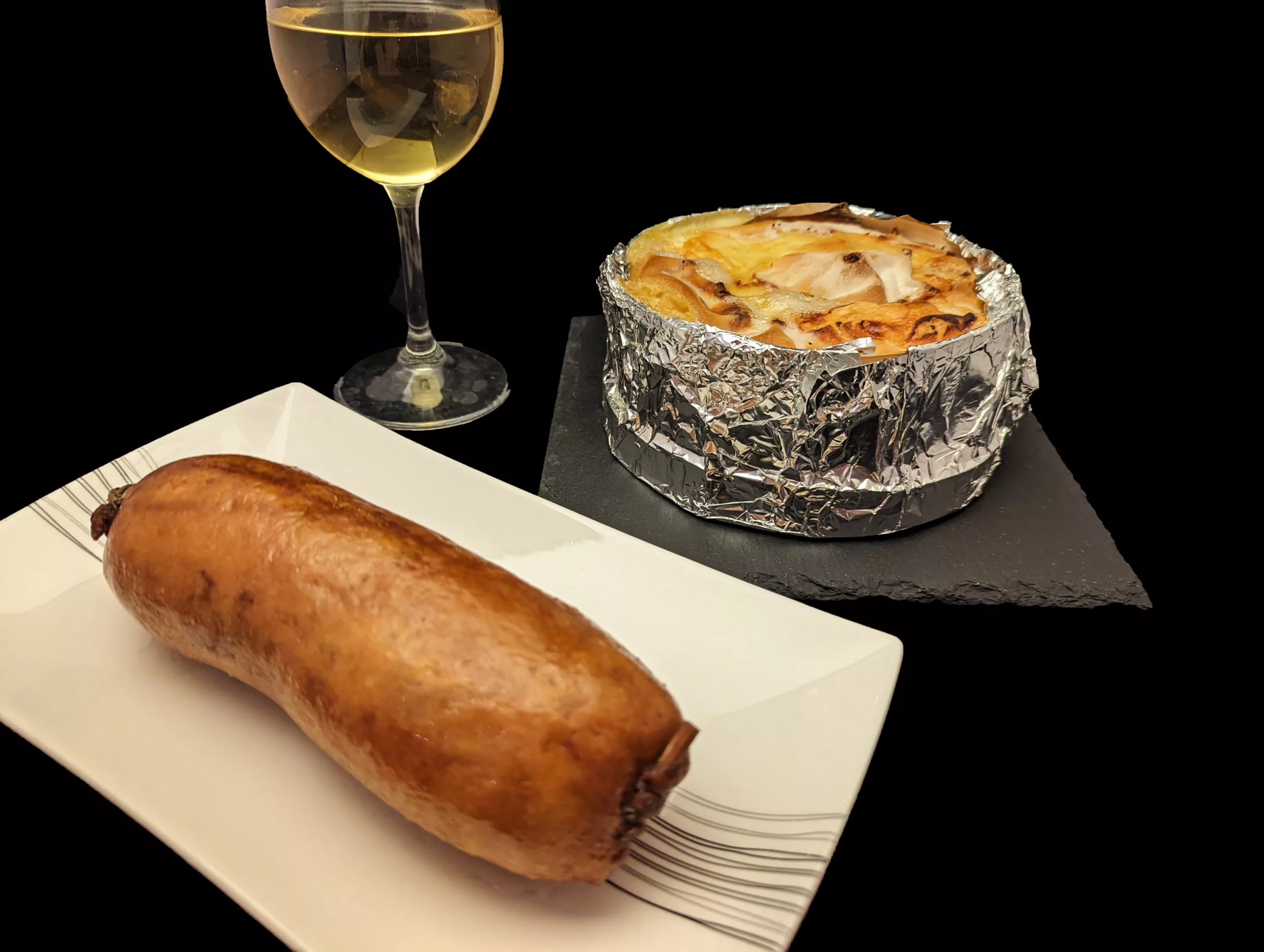 Recette facile du Mont d'or à la saucisse de Morteau et vin d'Arbois